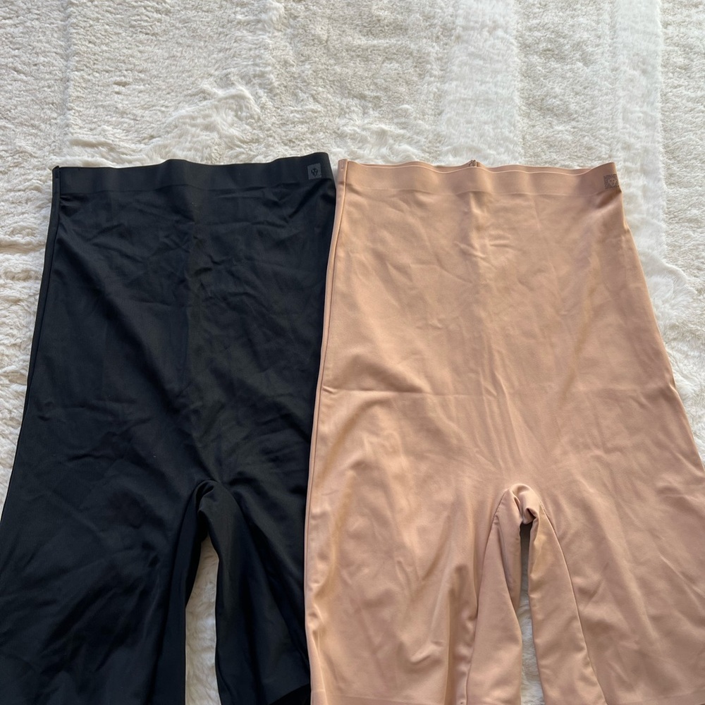 ANNE KLEIN Black and Tan shaped Bottoms